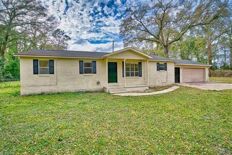 2938 Rolling Acres Road in Green Cove Springs, Florida. . Craigslist green cove springs rentals